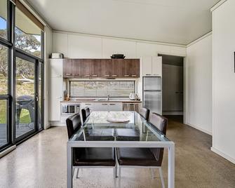 Ecocrackenback 16 Sustainable chalet close to the slopes - Crackenback - Dining room
