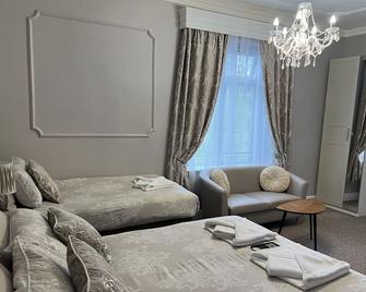 Tanes Hotel - קארדיף - חדר שינה