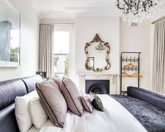 Refined Paddington Corner Terrace with Parking - Sydney - Chambre