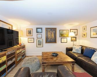 Luxury mansion loft by the beach - St Kilda - Living room