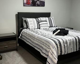 The perfectly located rest! Fully updated home! - Libertyville - Bedroom