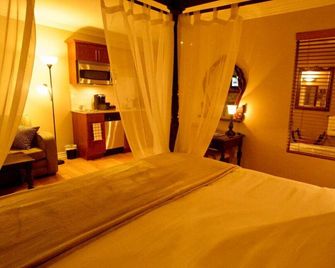 St-Sauveur Lovely Canopy Studio - Piedmont - Bedroom