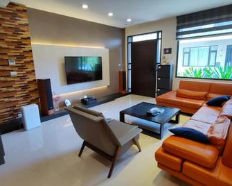Riverbank Villa - Luodong Township