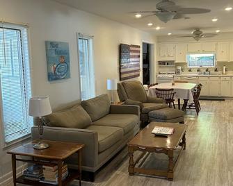 Lovely Lakeside Chautauqua Cottage Rental - Marblehead - Sala de estar