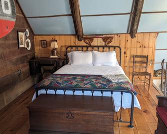 Log Cabin with loft - Pittsboro - Habitación