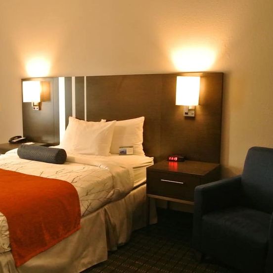 Guesthouse Inn & Suites Lexington image 1