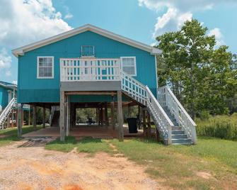 Aqua House Bayou Vacation Home - Waveland - Building