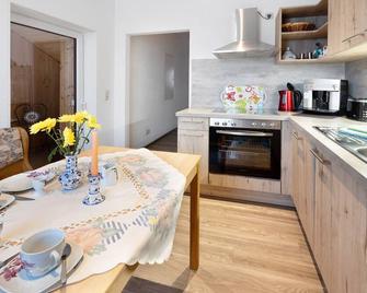 Family-Friendly Apartment \'Fuchsbaude\' with Wi-Fi - Thale - Kuchyň