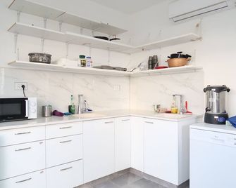 Gorgeous 3-bedroom apartment on Mishkafaim near Dolev - Beit Shemesh - Kitchen