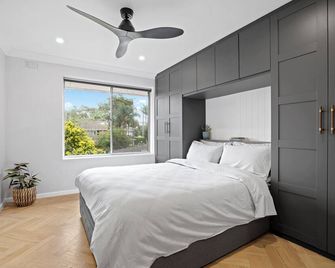 Newport Apartment with Water Views - Newport - Habitación