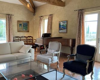 Mas de charme in Provence with swimming pool & tennis - sleeps 10 - Malaucène - Living room