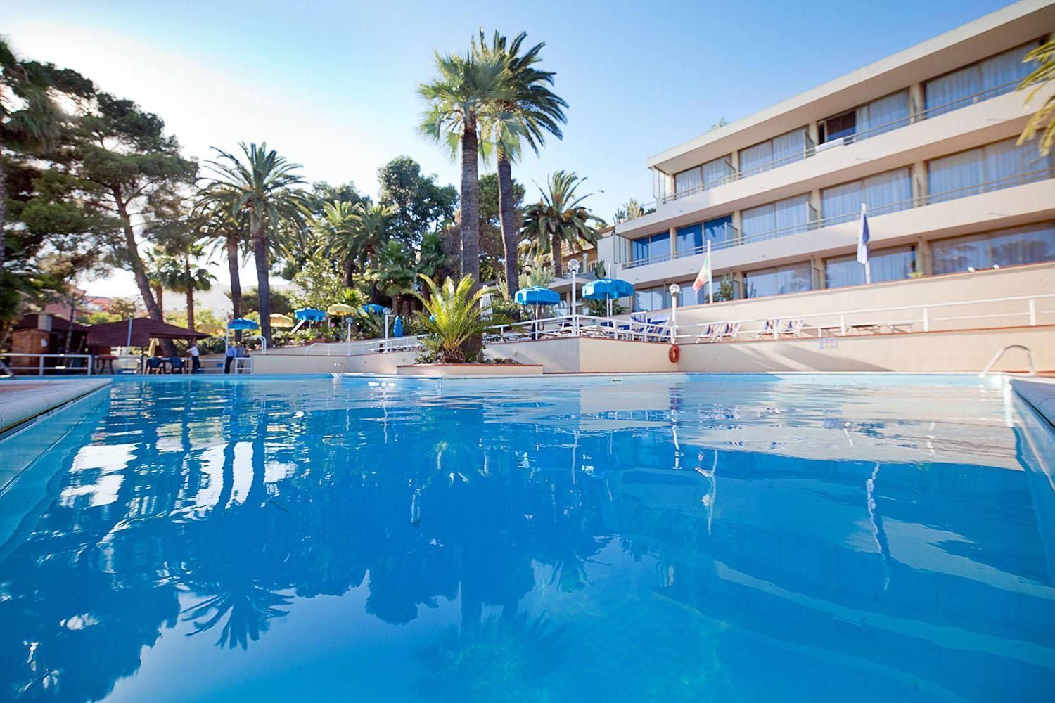 Nyala Suite Hotel - San Remo - בריכה