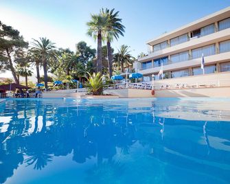 Nyala Suite Hotel - San Remo - בריכה