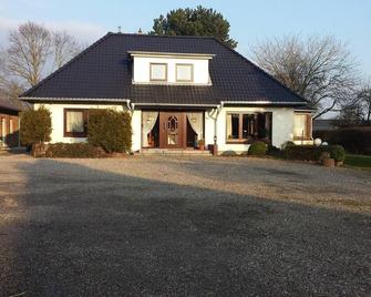 Ferienwohnung-Moeller - Stoltebüll - Gebäude