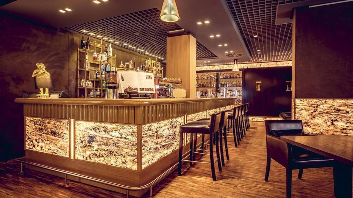 City Park Hotel & Residence