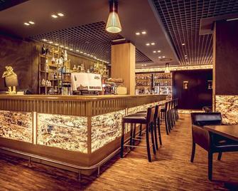 City Park Hotel & Residence - פוזנאן - בר