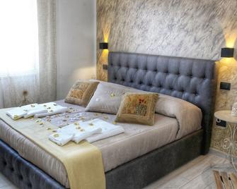 Domus Michaeli B&B Pompei - Pompei - Camera da letto
