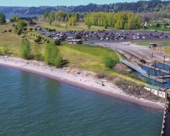 Lovely Condo close to town with Forest View - Longview - Strand