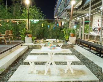 Nty Hostel Near Suvarnabhumi Airport - Bangkok - Patio
