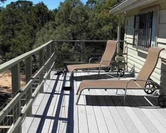 Private/Cozy 2 bedroom mountain cabin Serenity now - Regina - Balcony