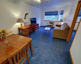 Frontier Suites Hotel in Juneau - Juneau - Dining room