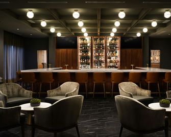 Doubletree by Hilton Greenville Airport - Taylors - Bar