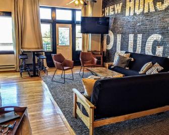 Swanky Downtown Loft - Waverly - Living room