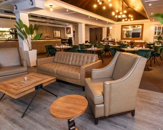 Chateau Cartier Hotel & Resort, an Ascend Collection Resort - גטינו - בר