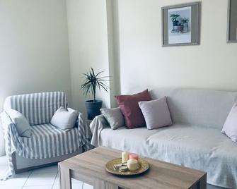 A cozy flat of 80 m² near Gribovo beach - Nafpaktos - Sala de estar