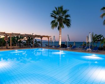 Belussi Beach Hotel & Suites - Zante - Piscina