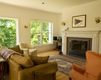 Immaculate Boothbay Region Waterfront Home With Electric Vehicle Charging - Edgecomb - Sala de estar