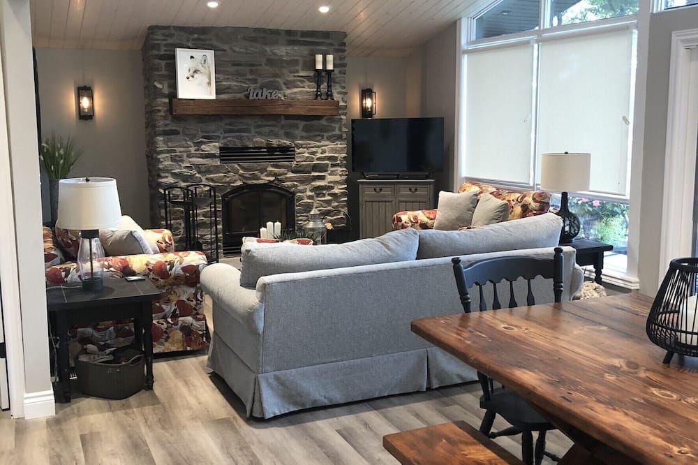 Gorgeous Brand Waterfront Cottage on Kushog Lake - Whitney - غرفة معيشة