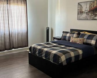 Funky Peach Fondue - Sylvan Lake - Bedroom