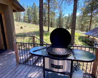 New Cozy Cascade Cabin, Walk to the Lake, Wood Fireplace - Cascade - Balcony