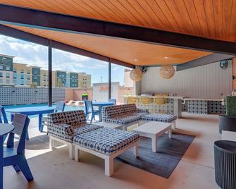 Pet-Friendly New Braunfels Condo with Shared Pool! - New Braunfels - Balcón