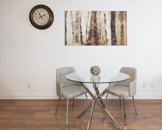 Metropolis Suites Yonge Sheppard - Toronto - Dining room