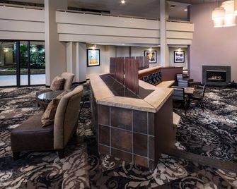 AmericInn by Wyndham Watertown - Watertown - Lobby