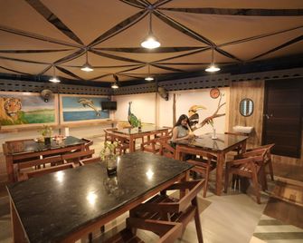 Clive Ten Athirapally - Vettilappara - Restaurant