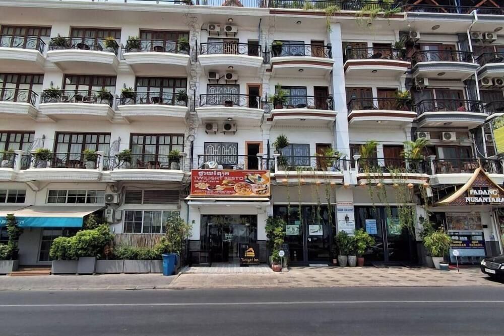 Twilight Inn thumbnail 2