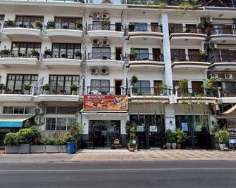 Twilight Inn - Nom Pen - Edificio