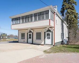 Riverview Townhouse III In Downtown Alexandria Bay - Alexandria Bay - Gebouw