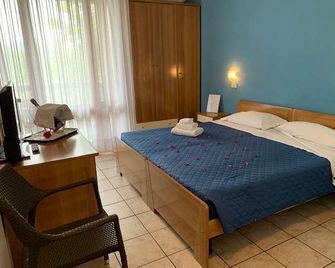Hotel Papillon - Quattro Castella - Спальня