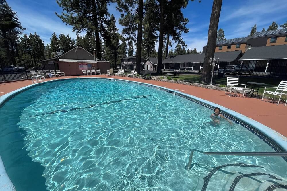 تاهو هاسيندا إن - سوث ليك تاهو - حوض السباحة