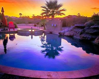 Vacation Oasis- Near Sports Complexes & Amenities - サプライズ - プール