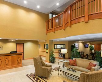 Wingate by Wyndham Dayton - Fairborn - Fairborn - Lobby