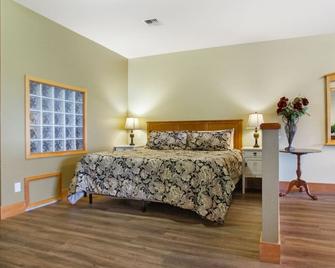 San Juan Suites -Conservatory - Pet Friendly! - Friday Harbor - Bedroom