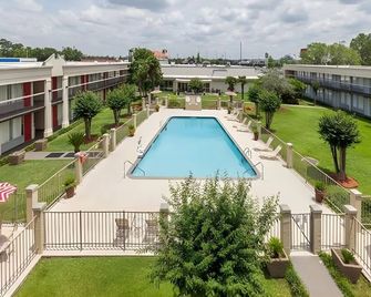 Iberia House & Suites - Nueva Iberia
