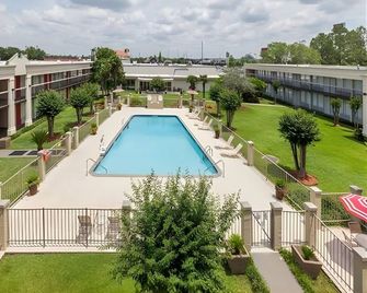 Iberia House & Suites - New Iberia