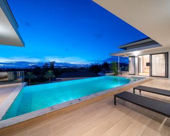 The Salin Seaview Villa - Panwa - Pool