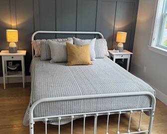 One 12 Queen - Chester - Bedroom